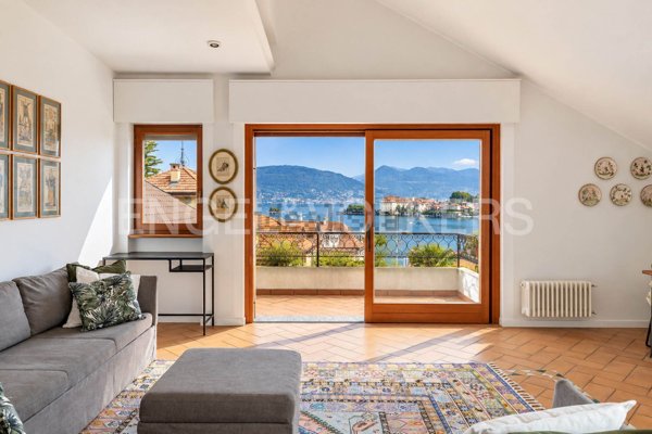 appartamento in vendita a Stresa in zona Carciano