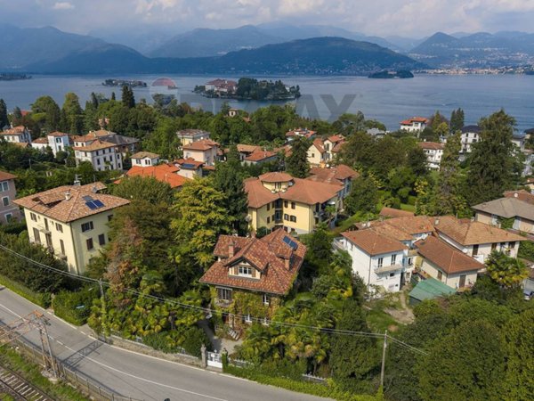 casa indipendente in vendita a Stresa in zona Carciano