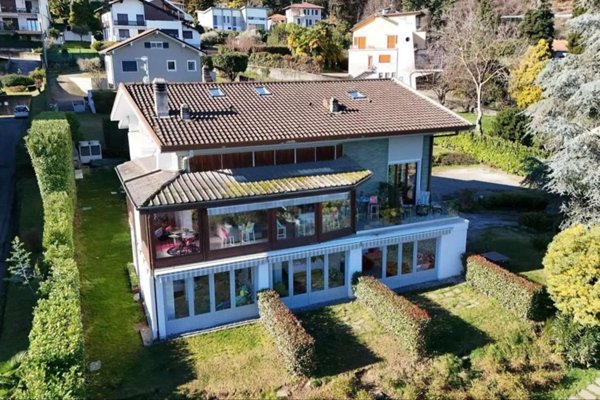 casa indipendente in vendita a Stresa in zona Carciano