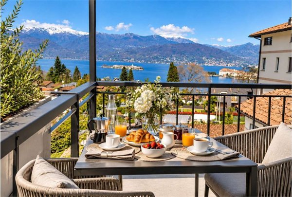 appartamento in vendita a Stresa in zona Carciano