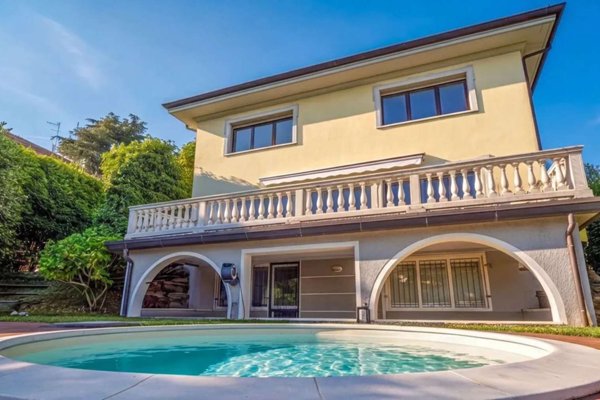 casa indipendente in vendita a Stresa