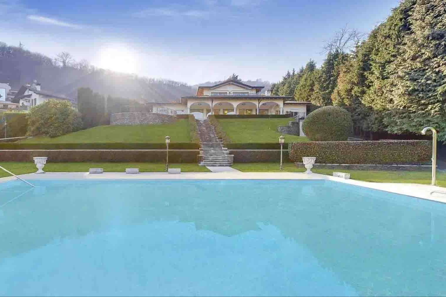 casa indipendente in vendita a Stresa in zona Carciano
