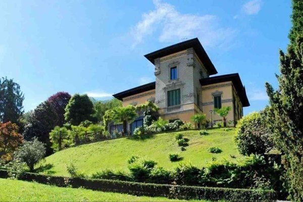 casa indipendente in vendita a Stresa in zona Carciano