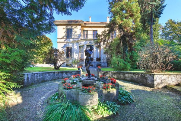 casa indipendente in vendita a Stresa in zona Carciano