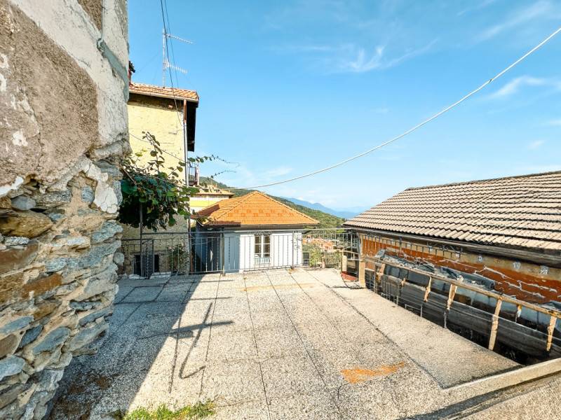 casa indipendente in vendita a Trarego Viggiona in zona Viggiona
