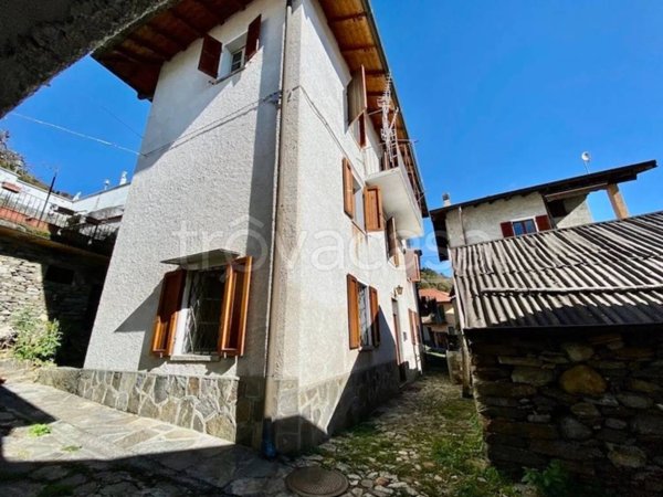 casa indipendente in vendita a Trarego Viggiona in zona Viggiona