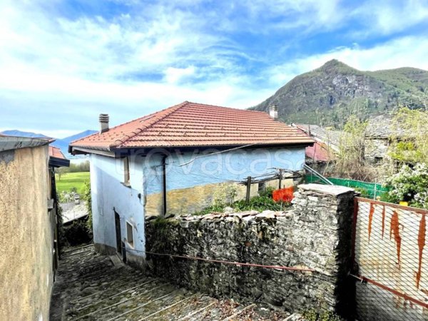 casa indipendente in vendita a Trarego Viggiona in zona Viggiona
