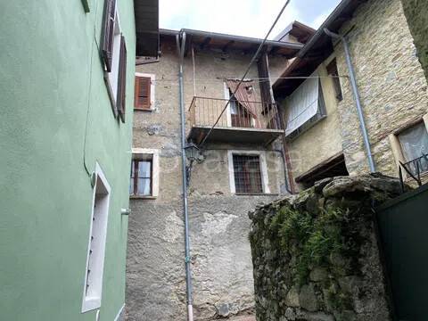 casa indipendente in vendita a Trarego Viggiona in zona Viggiona