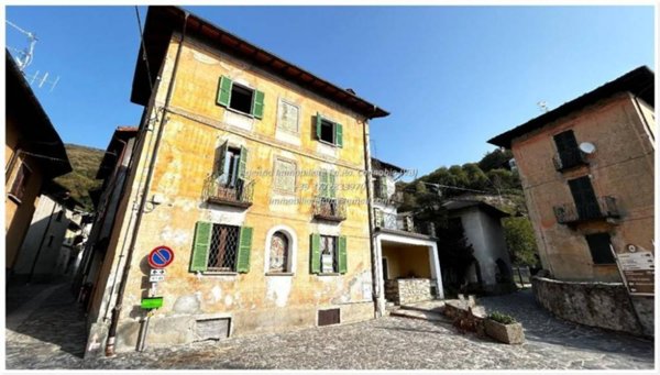 casa indipendente in vendita a Trarego Viggiona in zona Viggiona