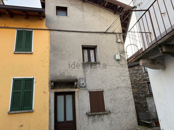casa indipendente in vendita a Trarego Viggiona in zona Viggiona