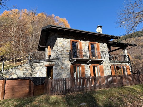 casa indipendente in vendita a Trarego Viggiona in zona Viggiona
