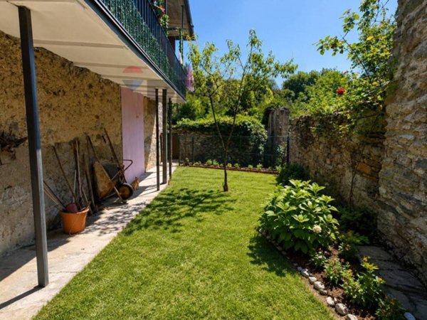 casa indipendente in vendita a Trarego Viggiona in zona Viggiona