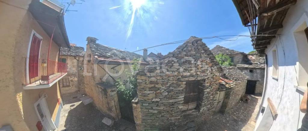 casa indipendente in vendita a Trarego Viggiona in zona Viggiona