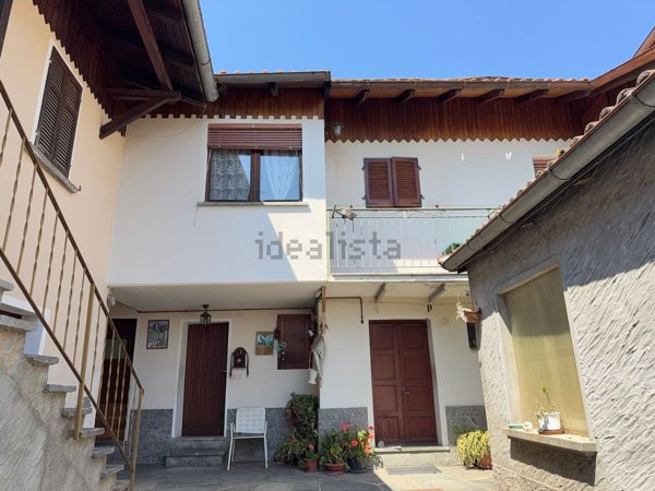 casa indipendente in vendita a Trarego Viggiona in zona Viggiona