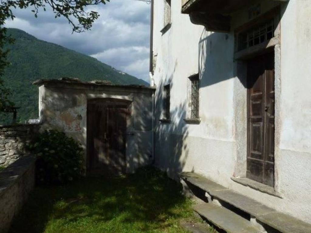 casa indipendente in vendita a Trontano in zona Quara