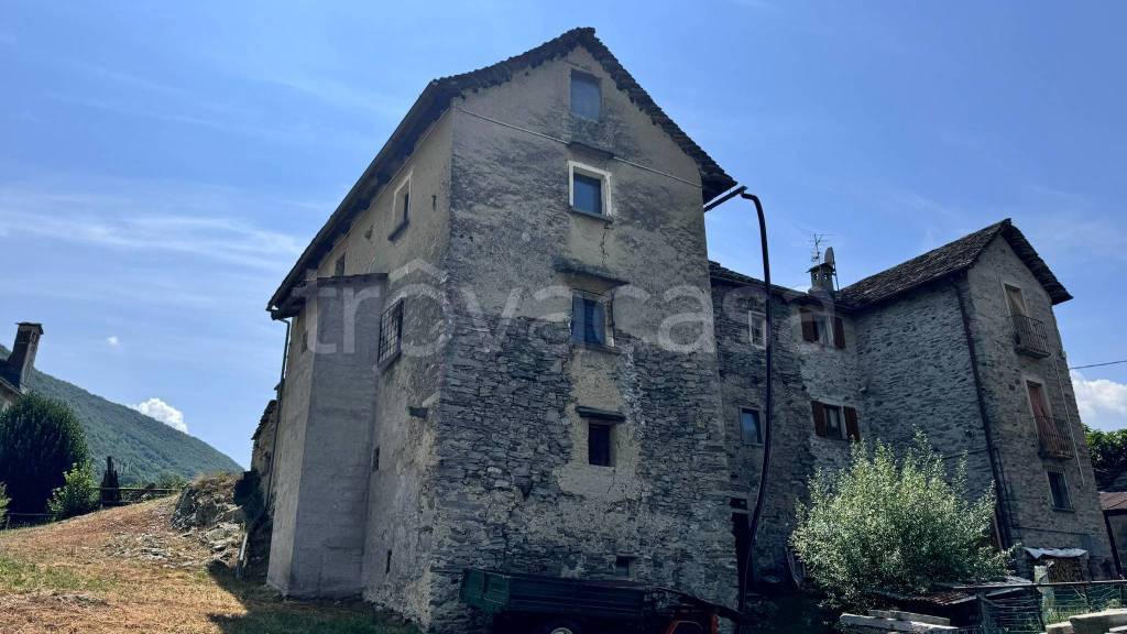 casa indipendente in vendita a Trontano in zona Castello