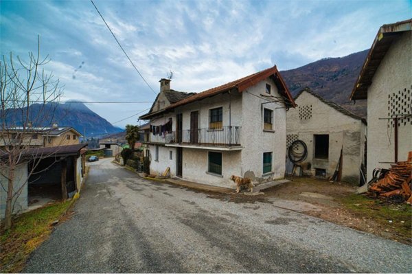 casa indipendente in vendita a Trontano in zona Pello