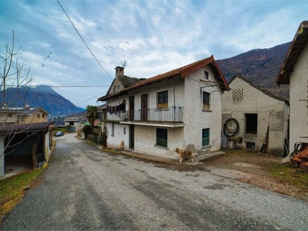 casa indipendente in vendita a Trontano in zona Pello