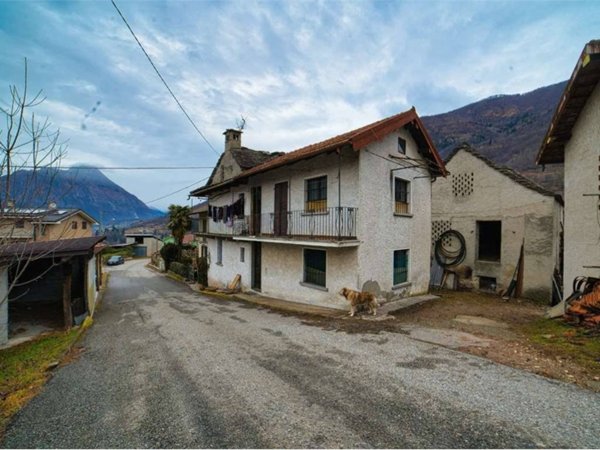 appartamento in vendita a Trontano in zona Pello