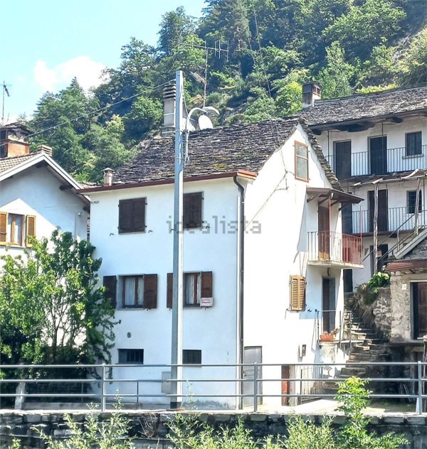 appartamento in vendita a Trontano in zona Cosasca