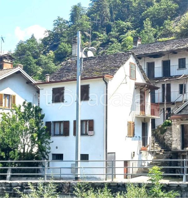 appartamento in vendita a Trontano in zona Cosasca