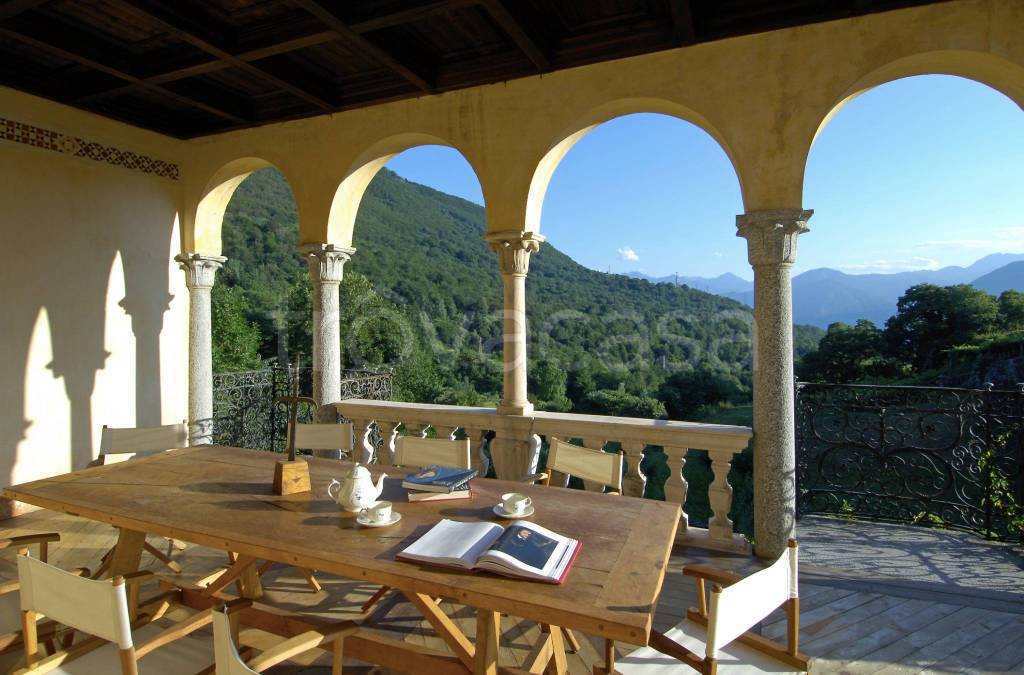 villa in vendita a Trontano in zona Castello