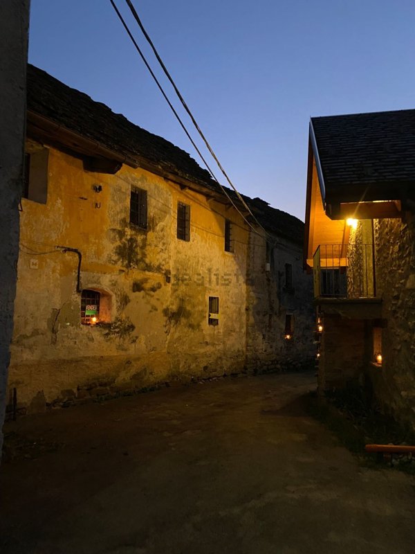 quadrivano in vendita a Trontano