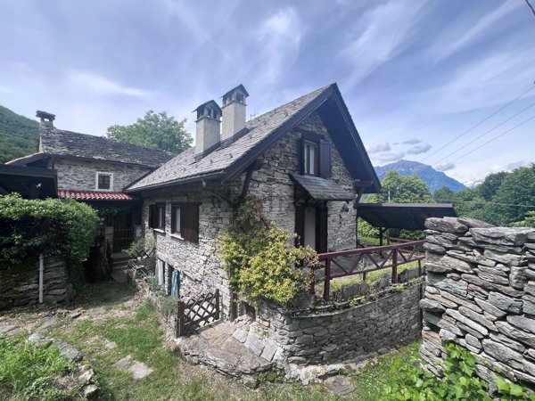 casa semindipendente in vendita a Trontano
