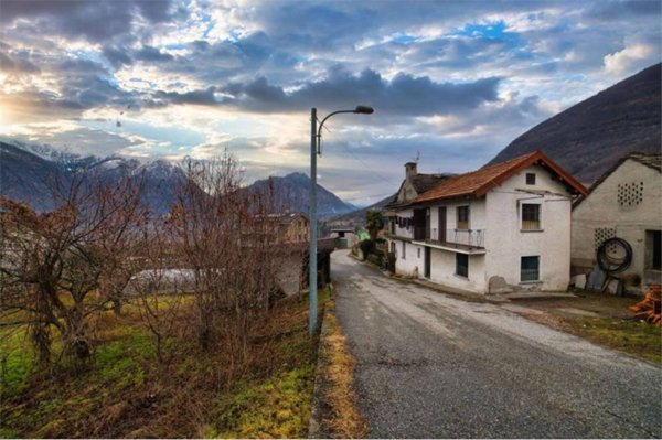 casa indipendente in vendita a Trontano in zona Pello