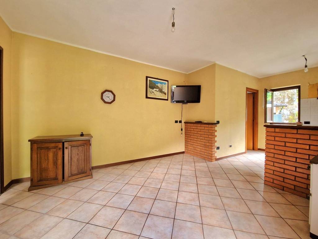 casa indipendente in vendita a Valstrona in zona Strona