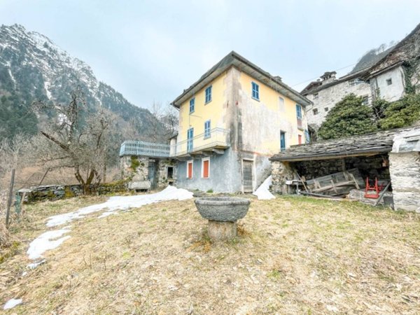 casa indipendente in vendita a Valstrona in zona Piana di Forno