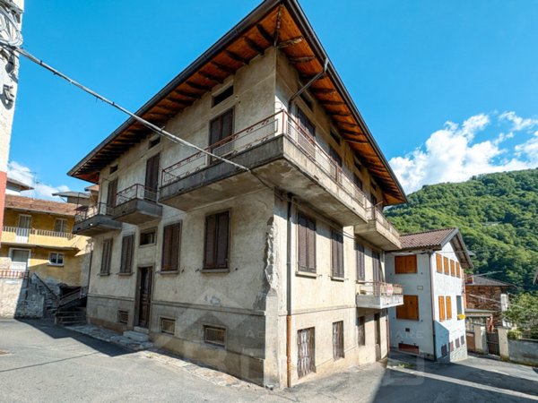 casa indipendente in vendita a Valstrona in zona Fornero