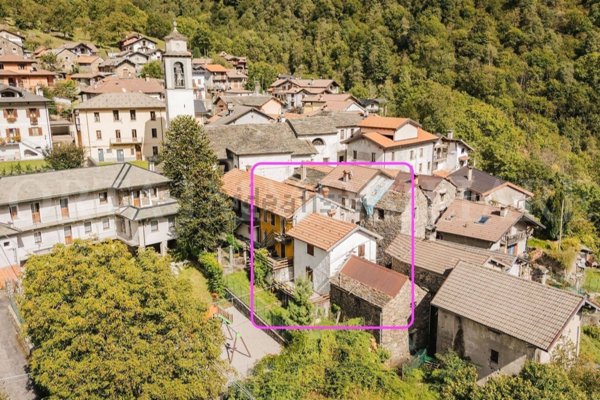 casa indipendente in vendita a Valstrona in zona Otra