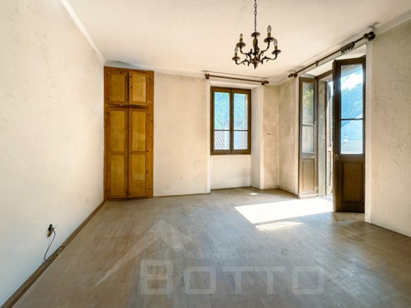 casa indipendente in vendita a Valstrona in zona Fornero