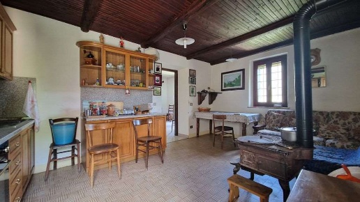 casa indipendente in vendita a Valstrona in zona Sambughetto