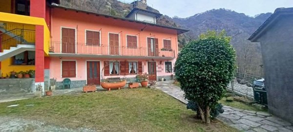 casa indipendente in vendita a Valstrona in zona Luzzogno