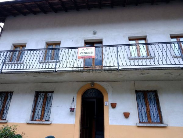 casa indipendente in vendita a Valstrona in zona Piana di Fornero
