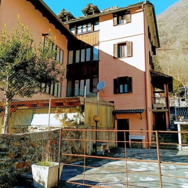 casa indipendente in vendita a Vanzone con San Carlo in zona Vanzone