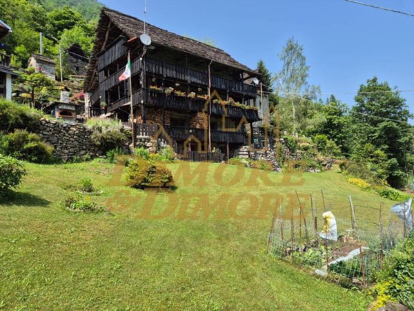 casa indipendente in vendita a Vanzone con San Carlo in zona Ronchi Dentro