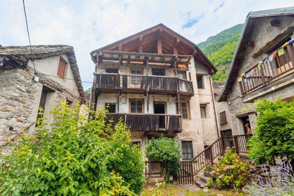casa indipendente in vendita a Vanzone con San Carlo in zona San Carlo
