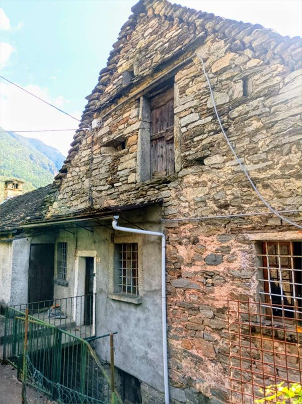 casa indipendente in vendita a Varzo