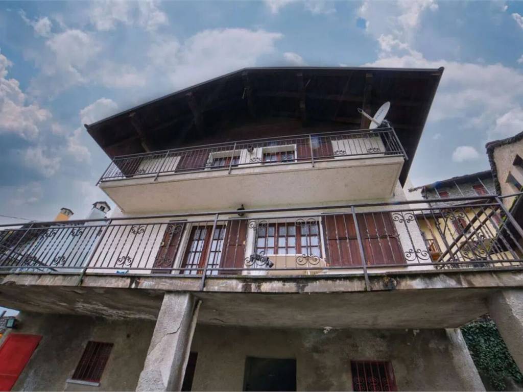 casa indipendente in vendita a Varzo in zona Colla