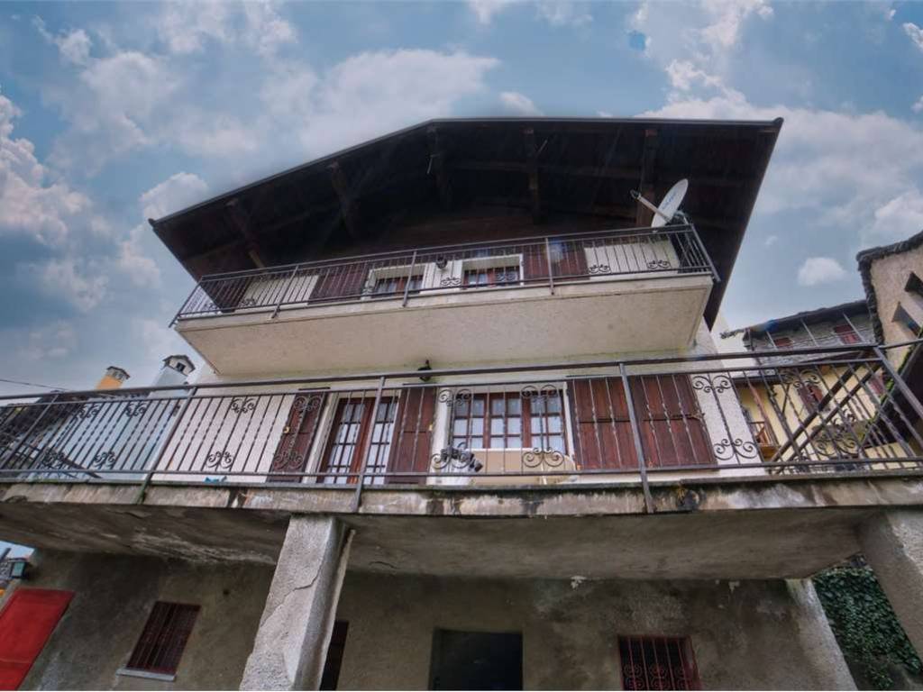 casa indipendente in vendita a Varzo in zona Colla