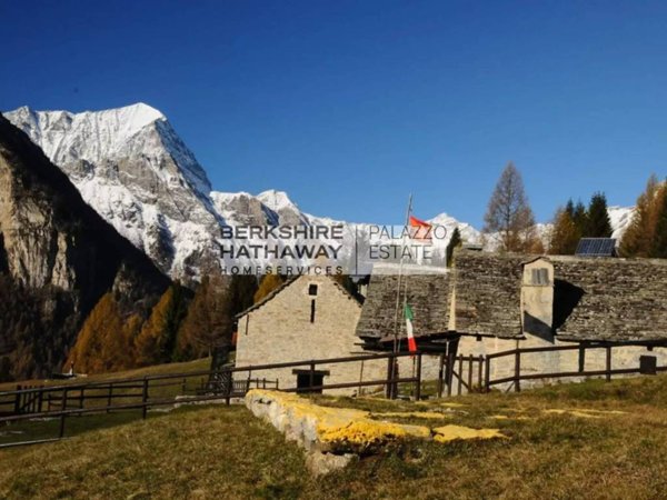 casa indipendente in vendita a Varzo in zona San Domenico