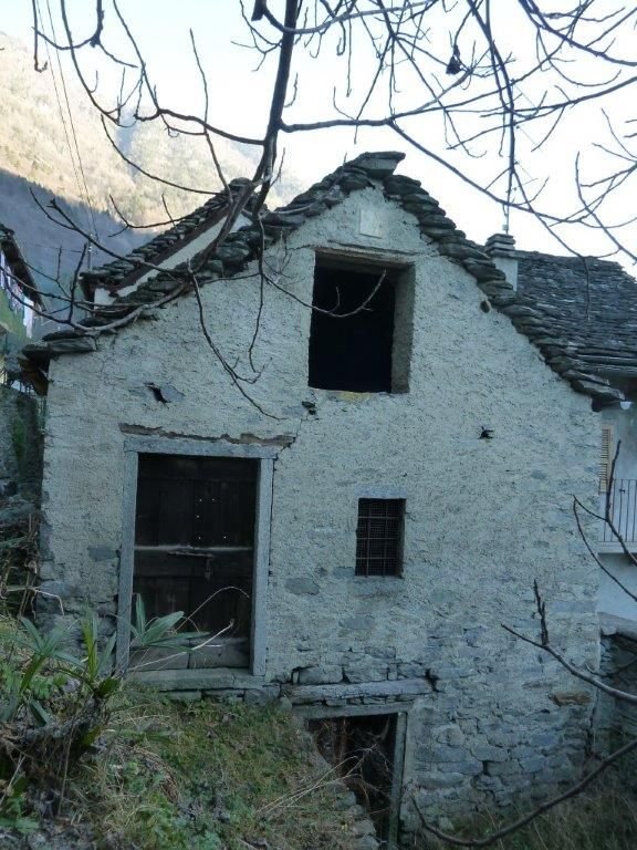 casa indipendente in vendita a Varzo