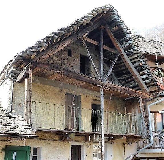 appartamento in vendita a Varzo in zona Cattagna