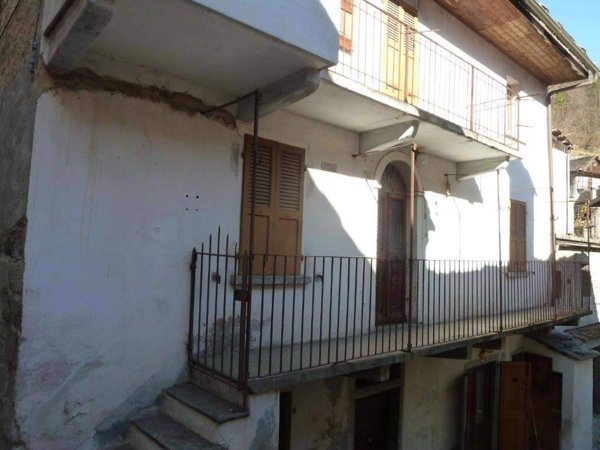 casa indipendente in vendita a Varzo in zona Bertonio