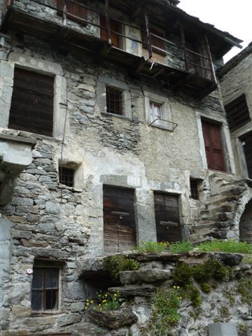 casa indipendente in vendita a Varzo in zona Colla