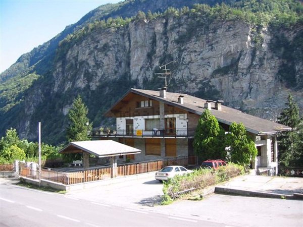 casa indipendente in vendita a Varzo