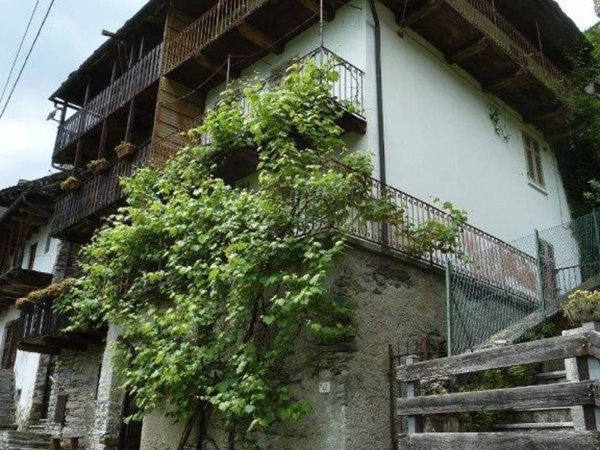 casa indipendente in vendita a Varzo in zona Coggia